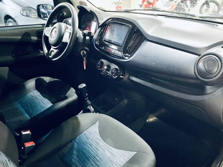 FIAT - UNO - 2014/2015 - Prata - R$ 35.990,00