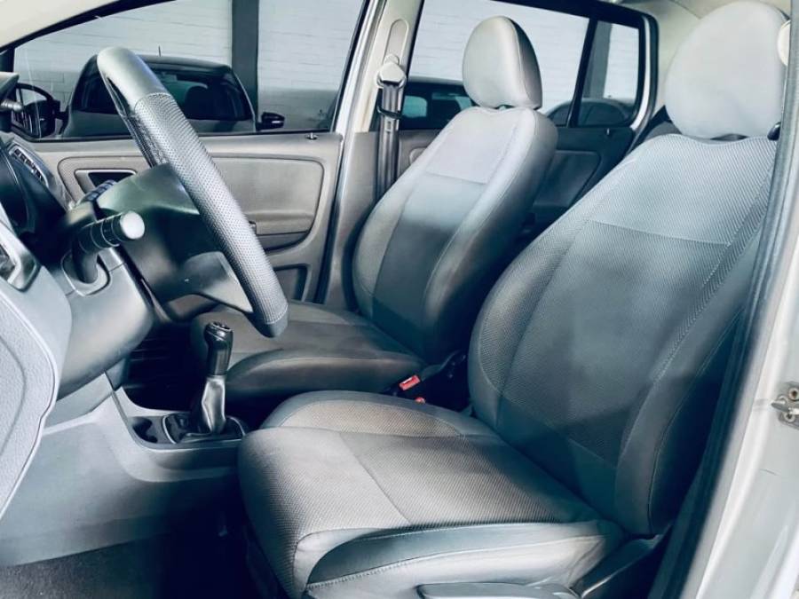VOLKSWAGEN - FOX - 2012/2012 - Prata - R$ 34.990,00