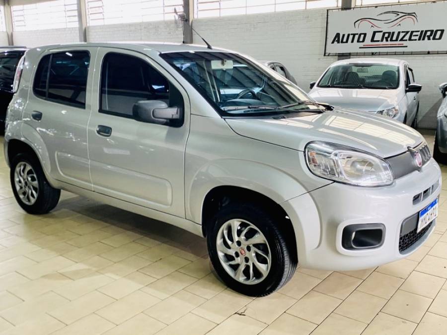 FIAT - UNO - 2014/2015 - Prata - R$ 35.990,00