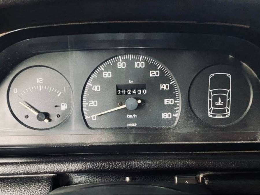 FIAT - UNO - 1995/1996 - Vinho - R$ 10.990,00