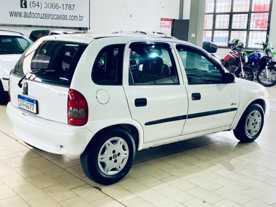 CHEVROLET - CORSA - 1996/1996 - Branca - R$ 13.500,00